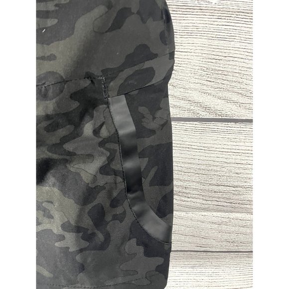 Under Armour Men's Camo 2 Pocket Shorts Black Size XL *New with Tags* - Picture 3 of 10